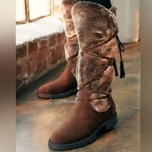 JustFab Demi Faux Fur Lug Sole warm comfort winter boots NEW size 9 tasseled